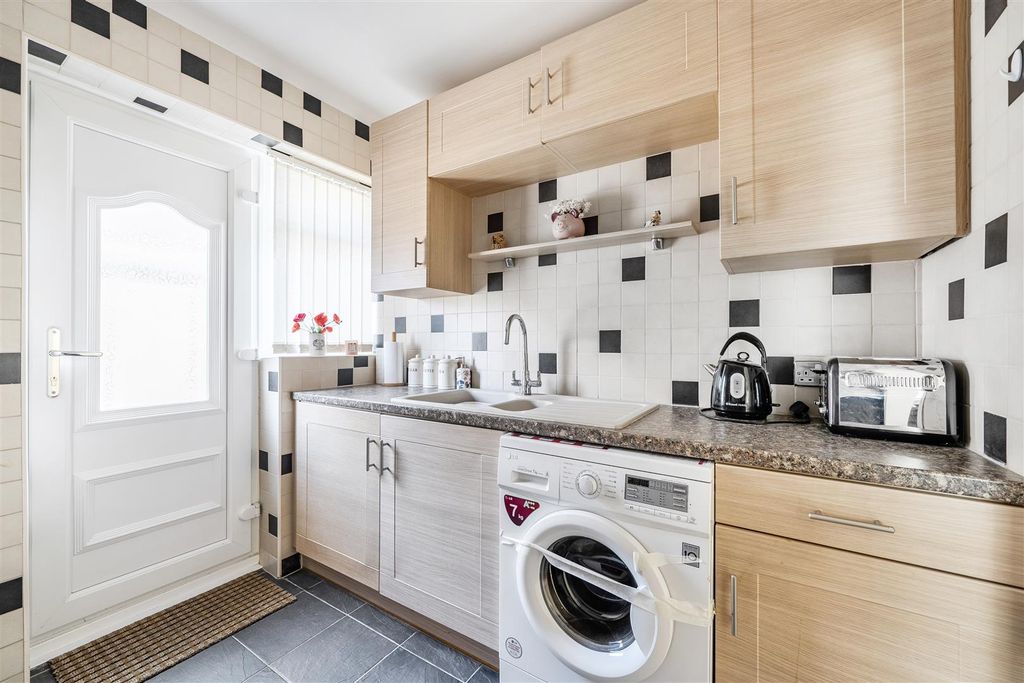 Property photo 3 of 27 1513717-11-6A91F5c7Cccb7.Jpg
