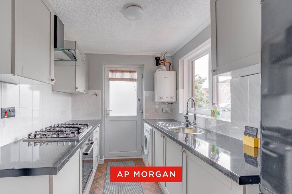 Property photo 2 of 13 Picture No. 16