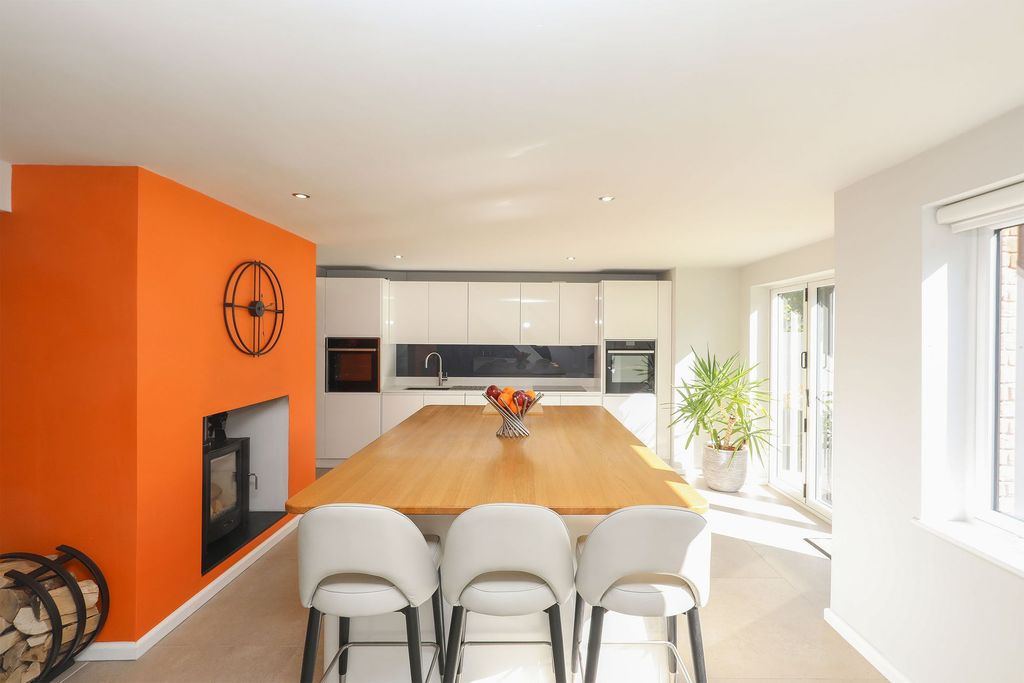 Property photo 3 of 48