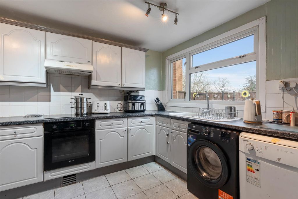 Property photo 3 of 15 Kitchen