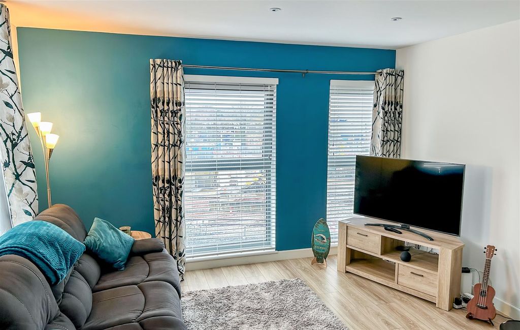 Property photo 3 of 12