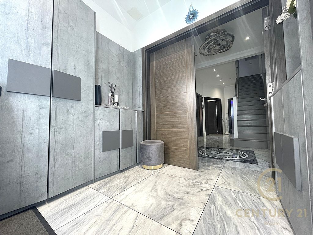 Property photo 2 of 30