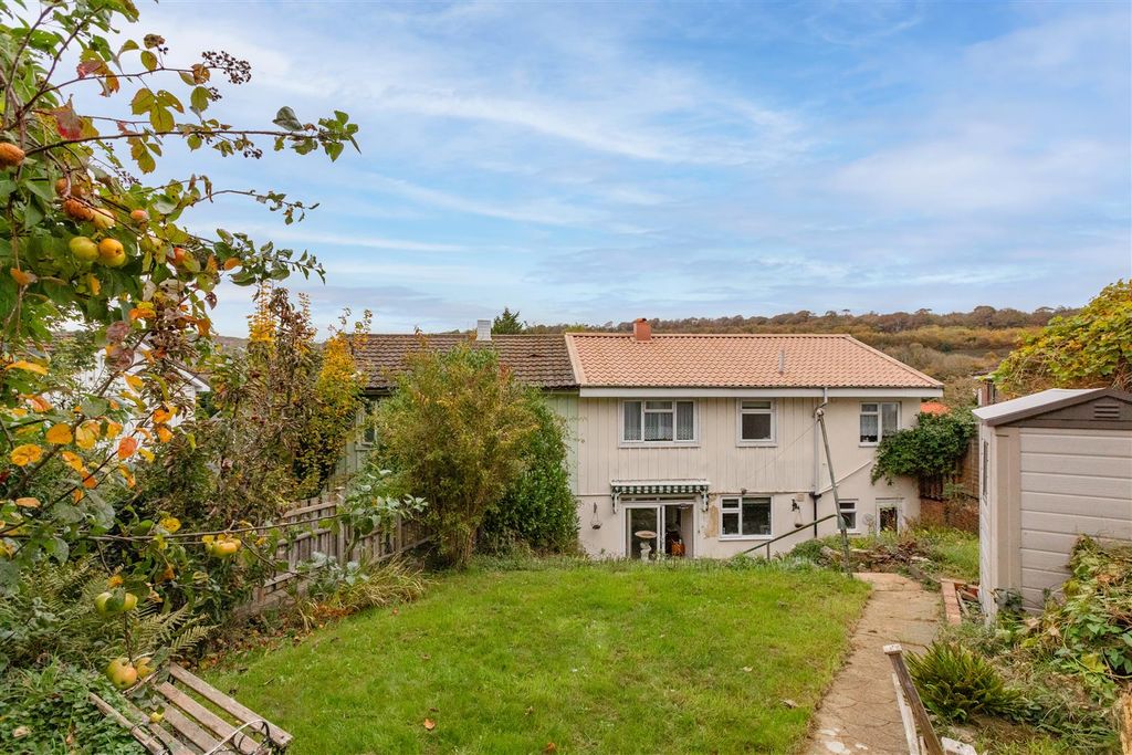 Property photo 2 of 13 Garden