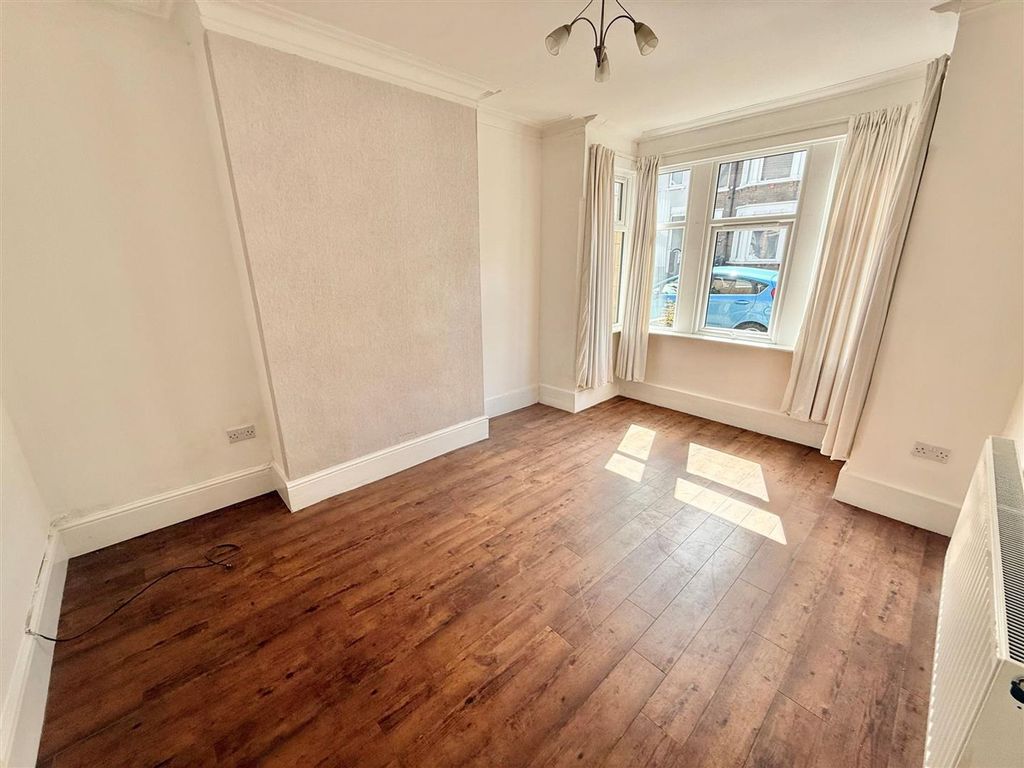 Property photo 2 of 6 Living Room