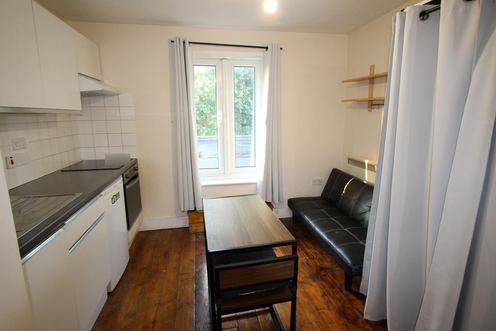 Property photo 1 of 11 Photo 0