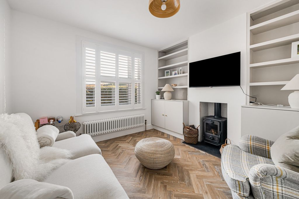 Property photo 2 of 32