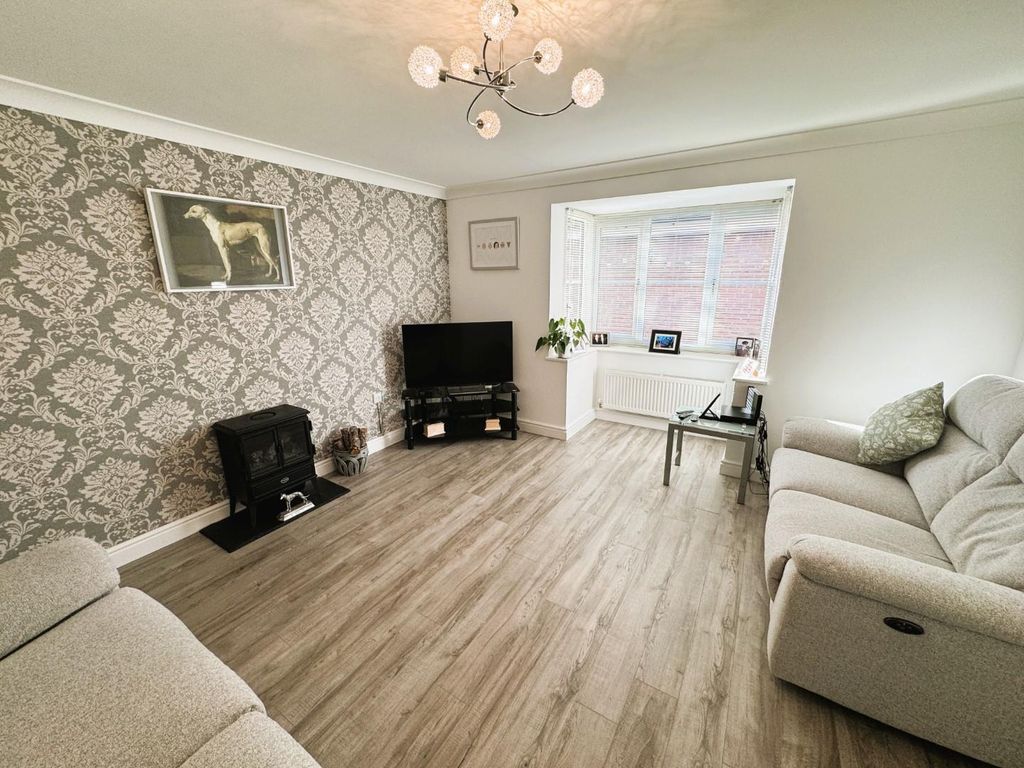 Property photo 2 of 21 Lounge