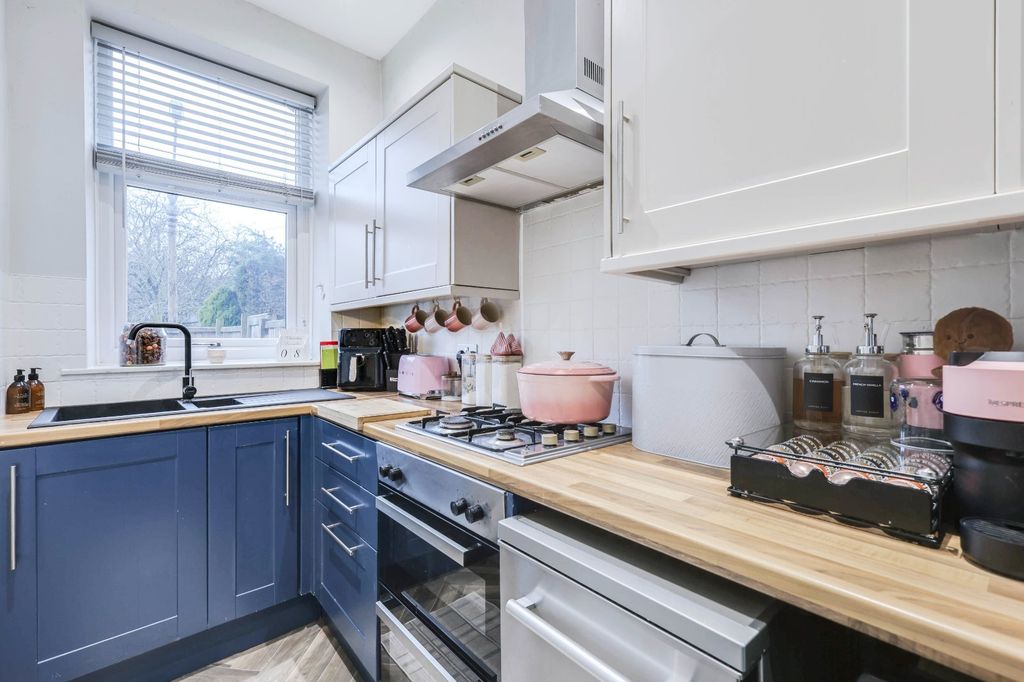 Property photo 2 of 14 Picture No. 12