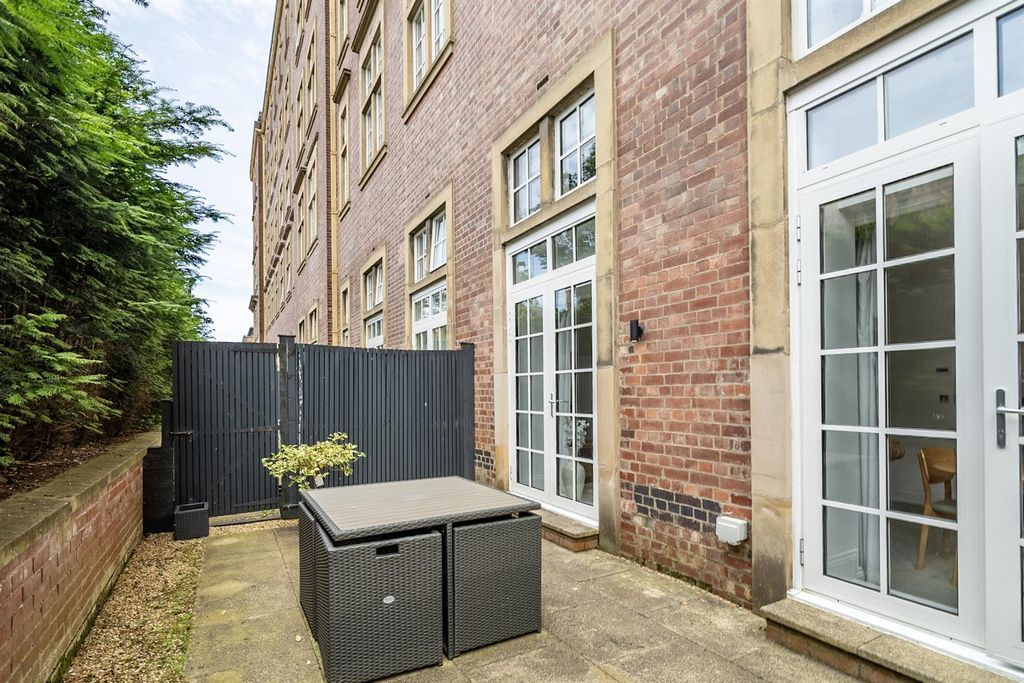 Property photo 3 of 13 Courtyard