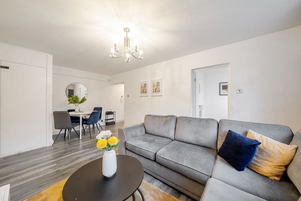 Property photo 3 of 19 Picture No. 06