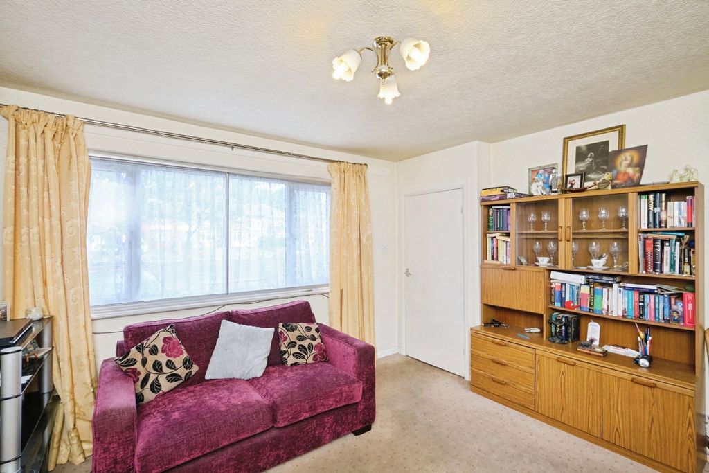 Property photo 3 of 13 Photo