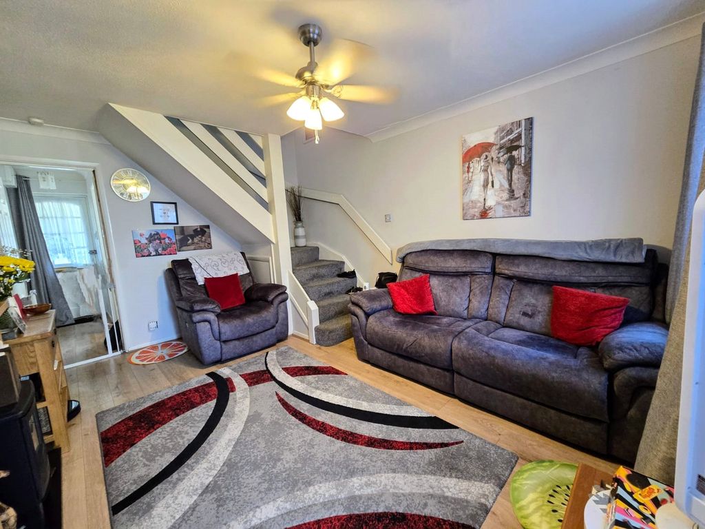 Property photo 3 of 14 Lounge