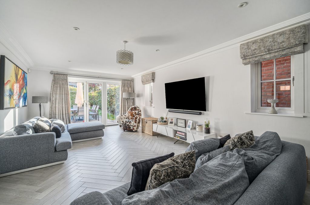 Property photo 3 of 26 1372507-7-68Fb463...