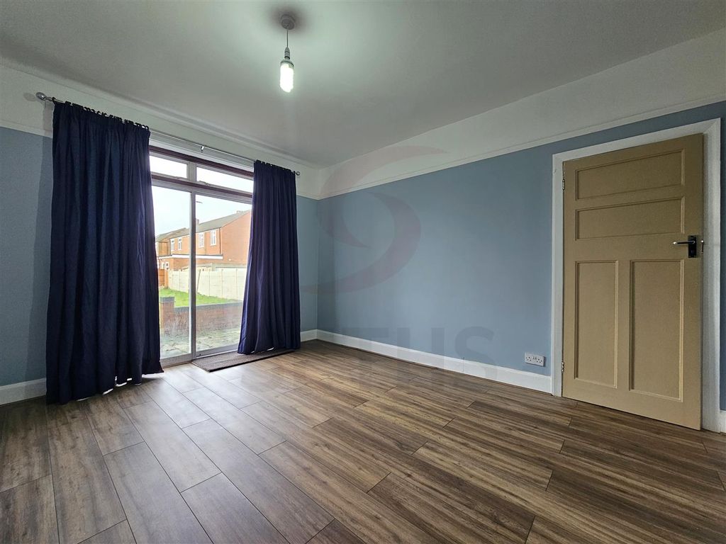 Property photo 3 of 12 Dining Room
