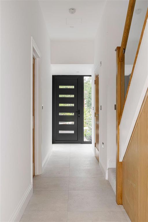 Property photo 2 of 41 Pino Way, E4