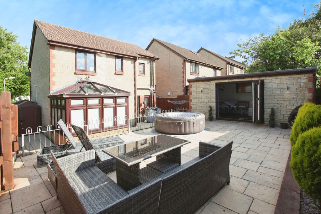Property photo 2 of 25 Rear Garden