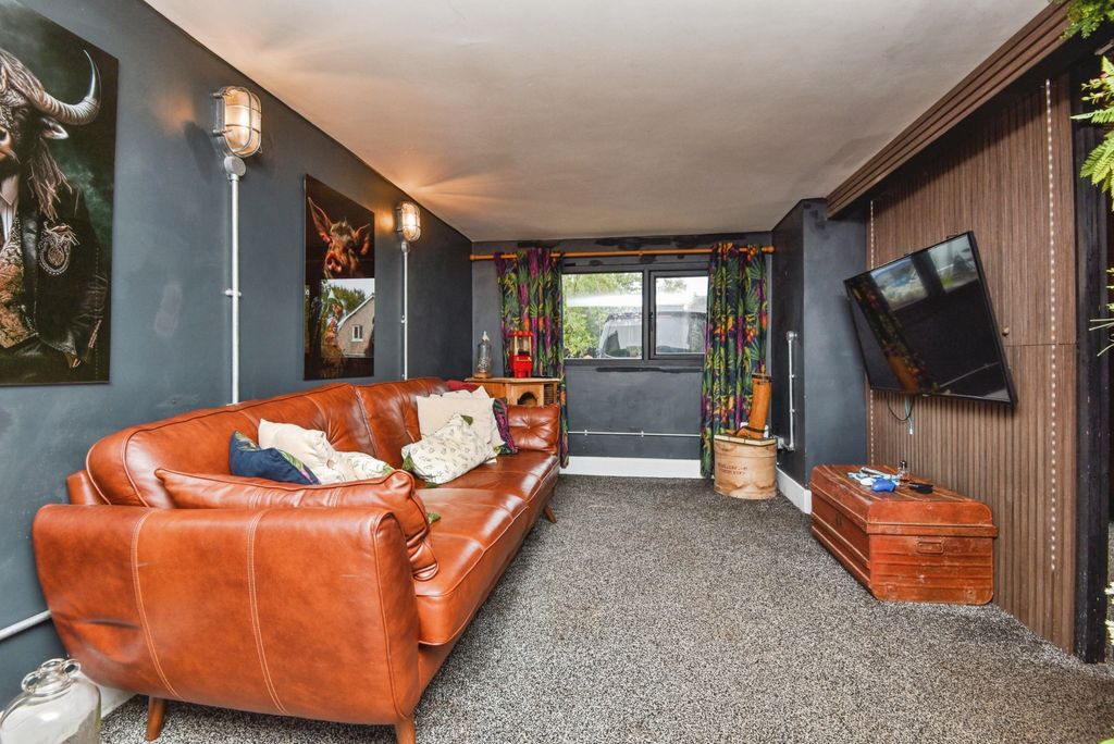 Property photo 2 of 20 01