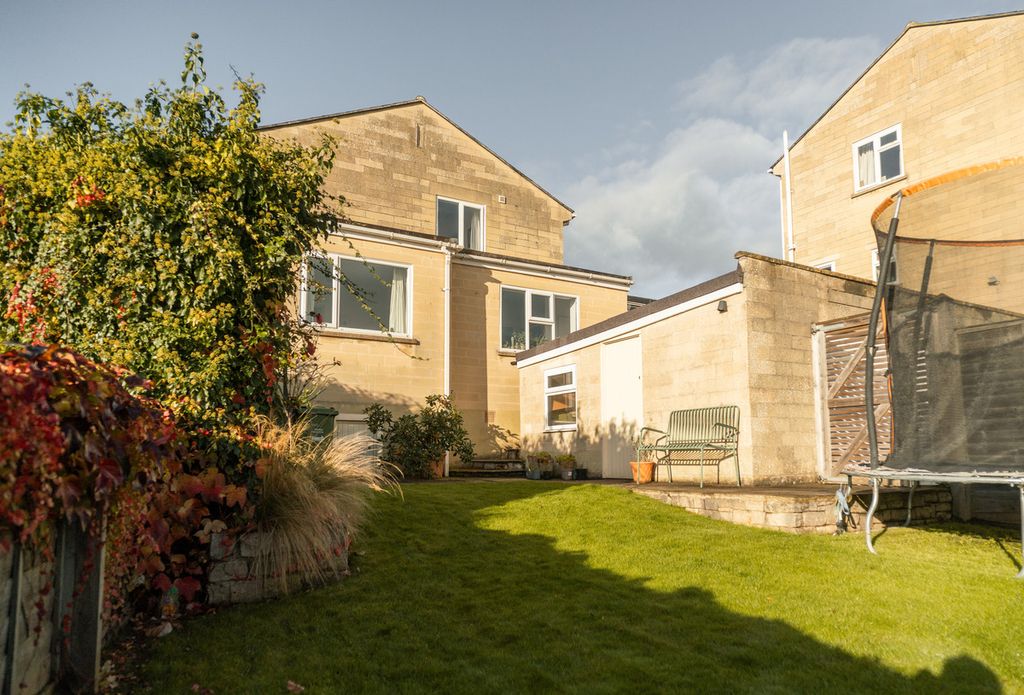Property photo 2 of 24