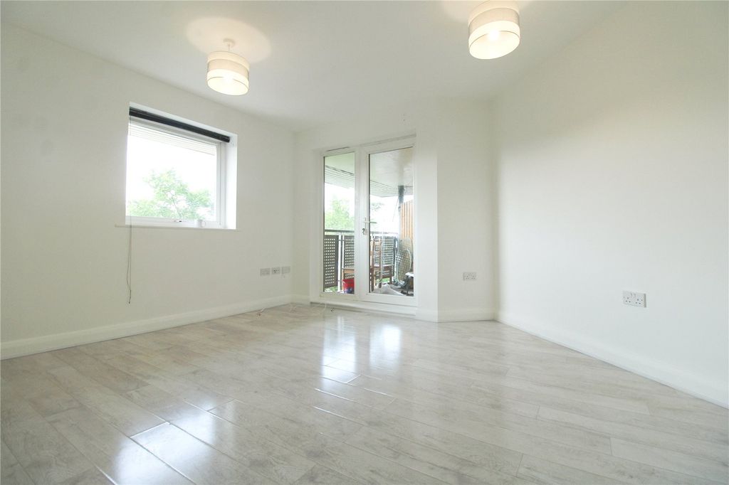 Property photo 2 of 11 Picture No. 32