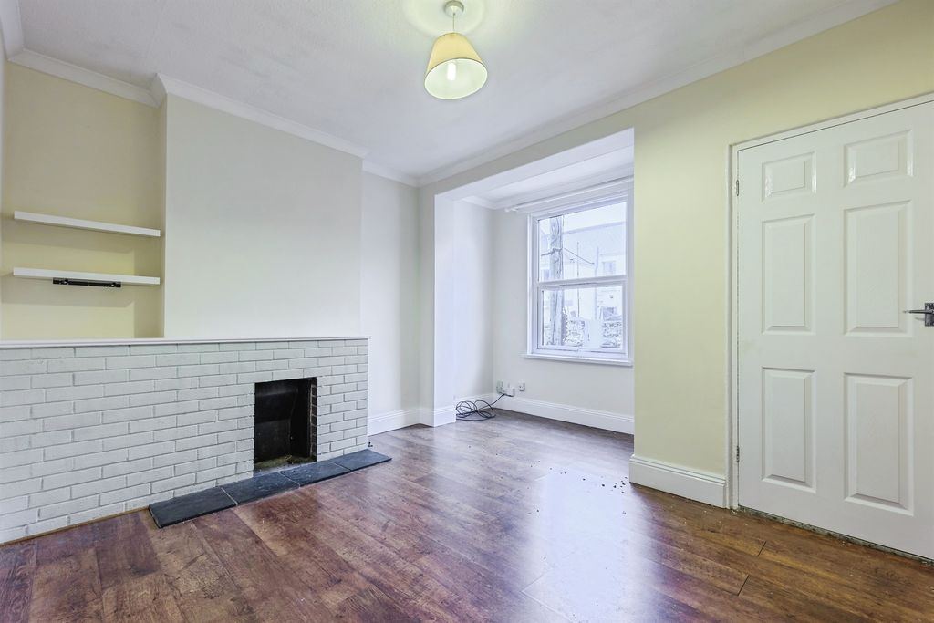 Property photo 2 of 20