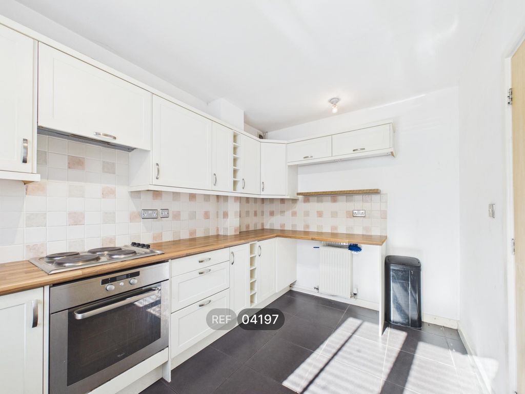 Property photo 3 of 10 Kitchen