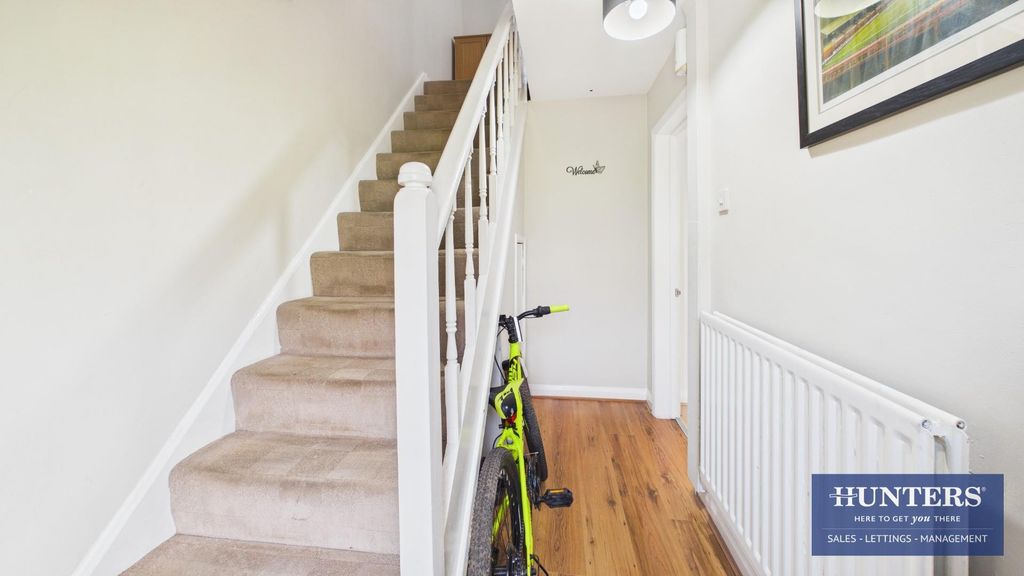 Property photo 2 of 21 Hallway