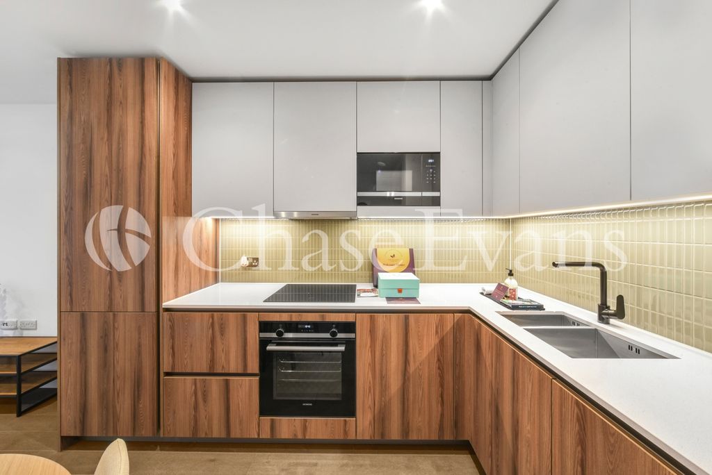 Property photo 3 of 11 Kitchen