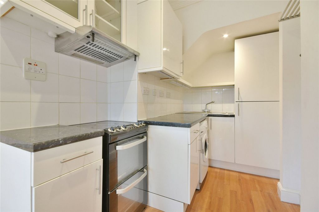 Property photo 3 of 16 Picture No. 21