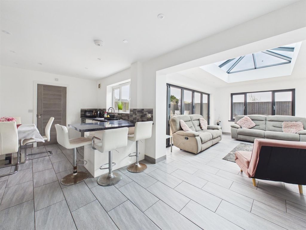 Property photo 2 of 23 Cam04118G0-Pr0042-Still009.Jpg