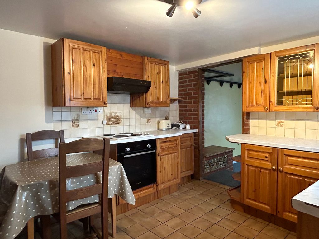Property photo 2 of 8 Kitchen