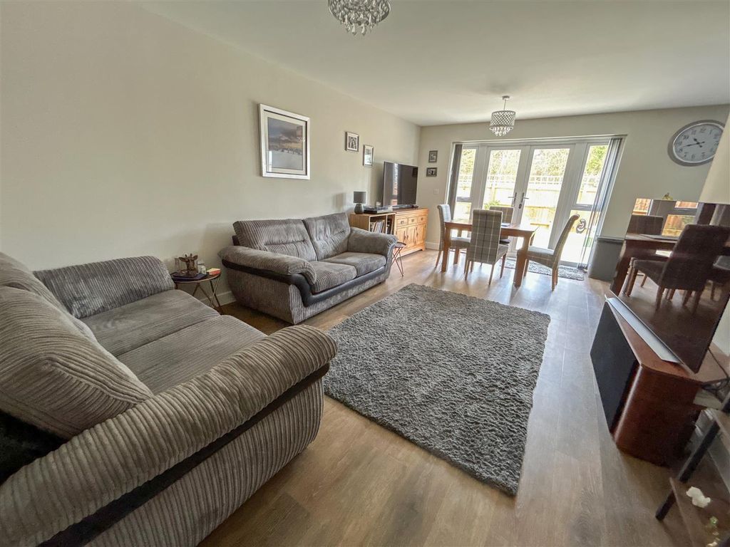 Property photo 2 of 21 Lounge/Diner