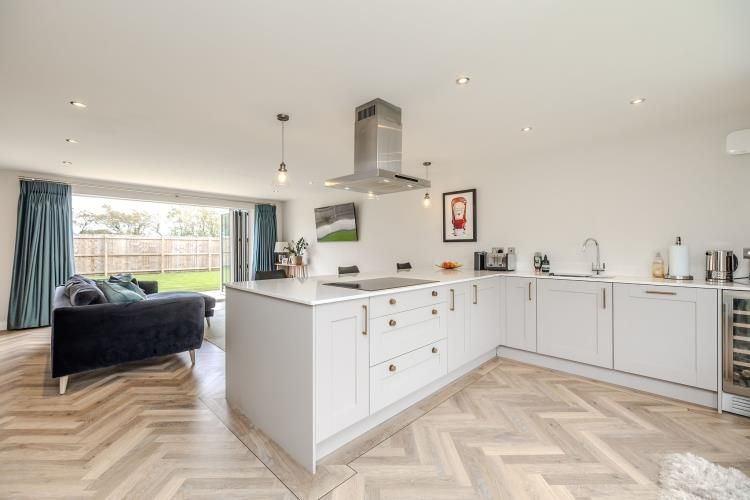 Property photo 3 of 33 19Baronygrovene200Fz-43