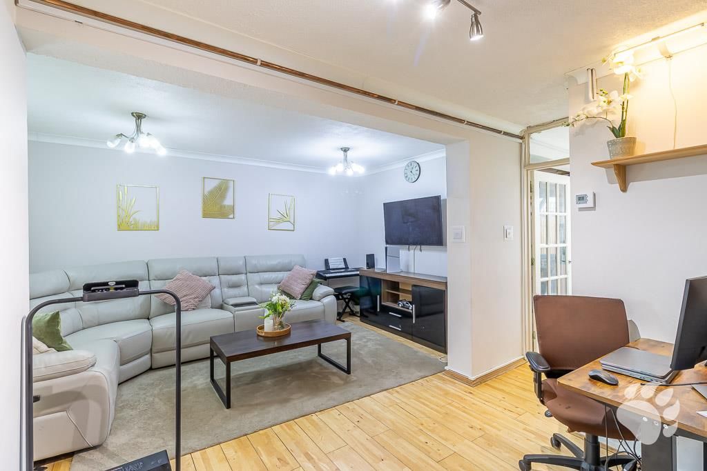 Property photo 2 of 20 Lounge