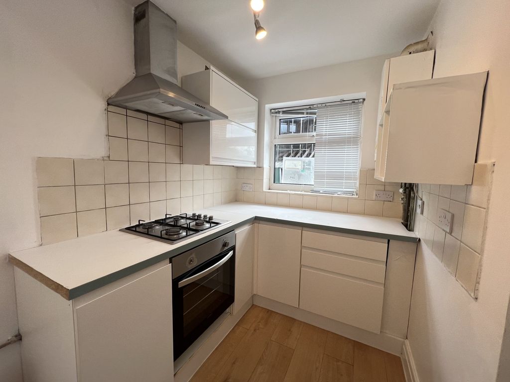 Property photo 2 of 10 Kitchen