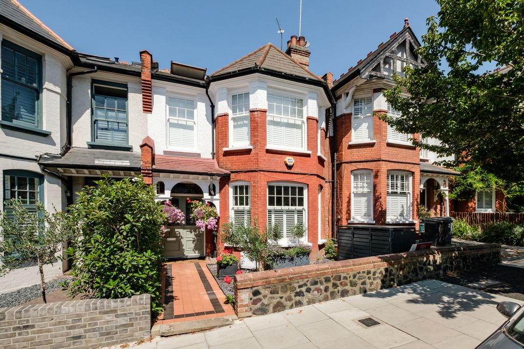 Property photo 1 of 32