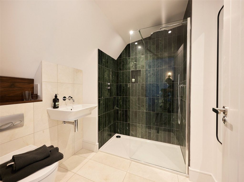 Property photo 2 of 28 Picture No. 29