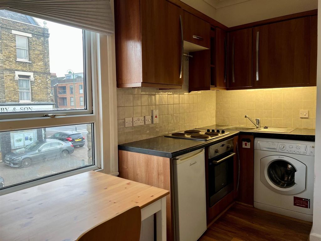 Property photo 2 of 6