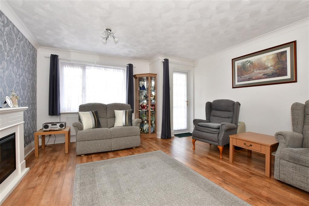Property photo 3 of 10 Lounge