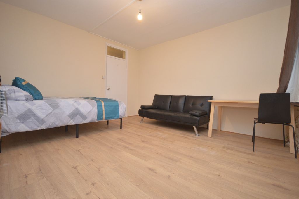 Property photo 3 of 6 Gallery