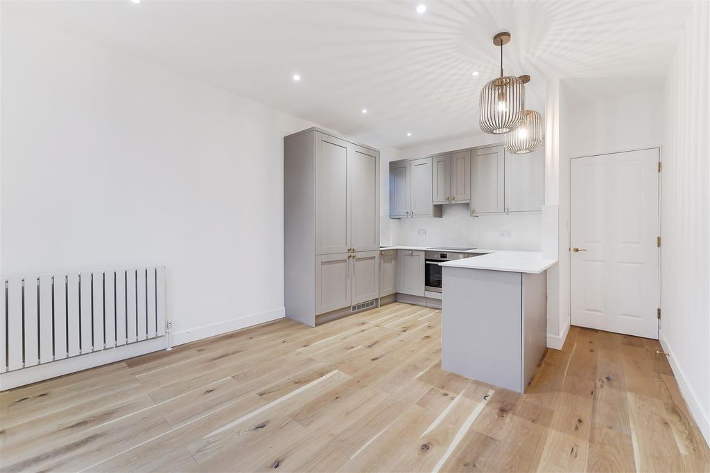 Property photo 1 of 10 Tynemouth Road