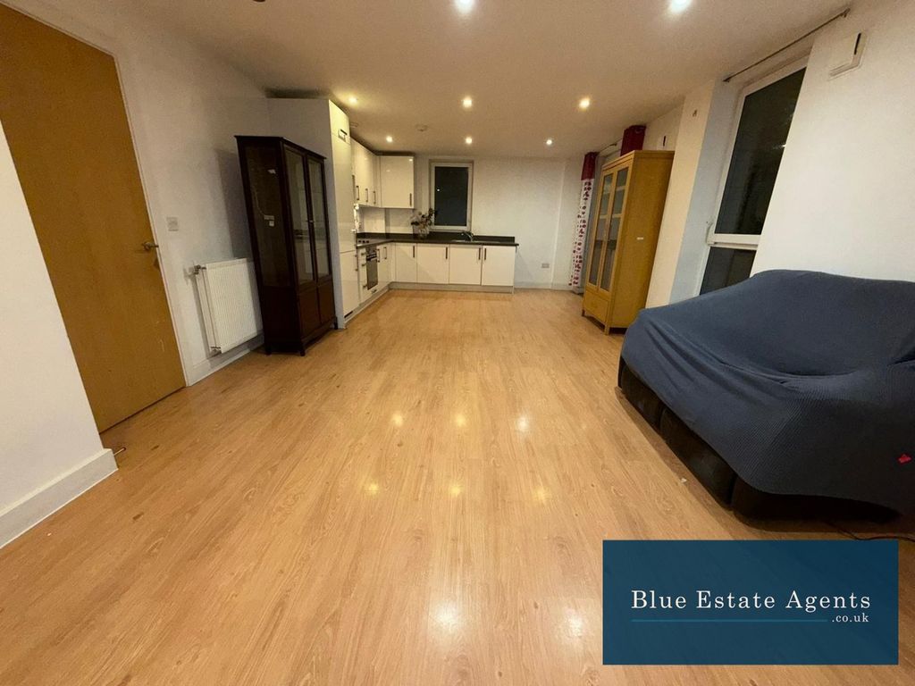 Property photo 2 of 16 Open Plan Lounge