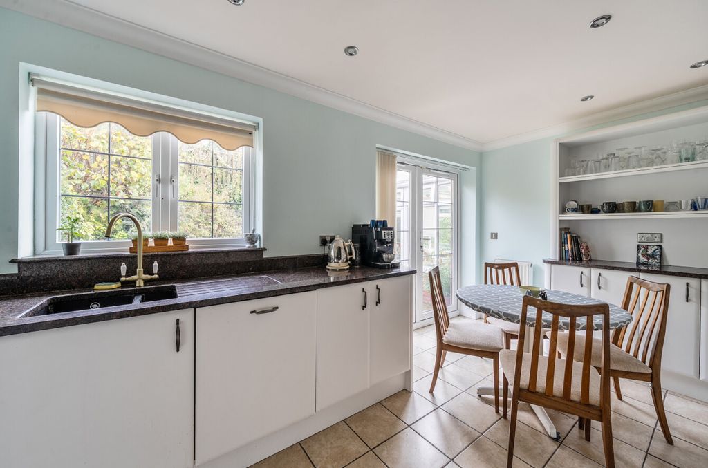 Property photo 3 of 22 1376717-12-691700...