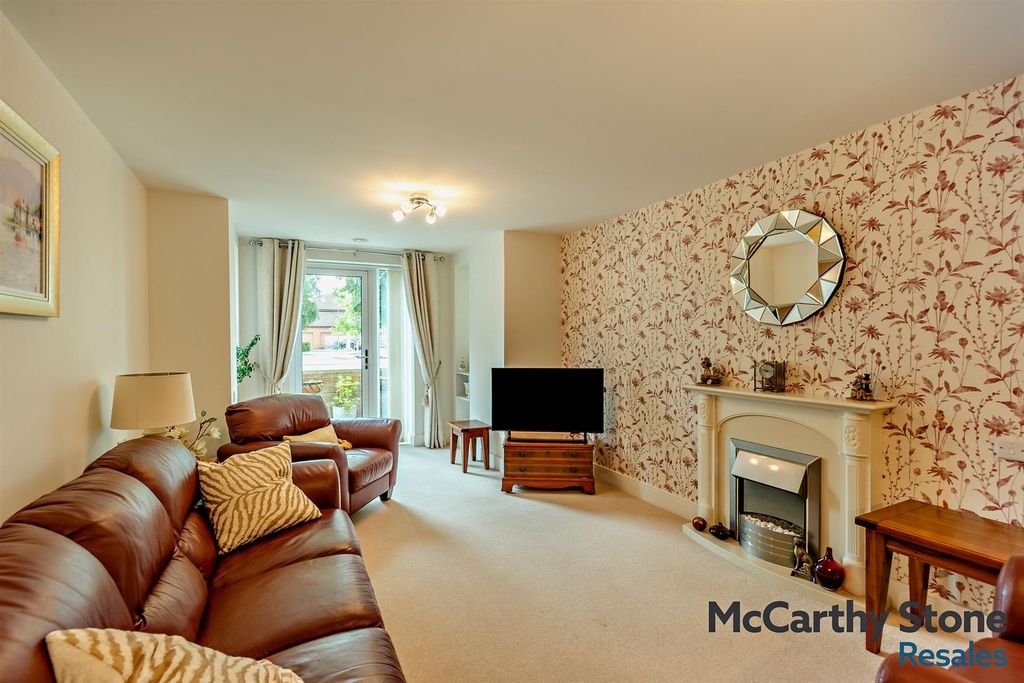 Property photo 3 of 16 8697476-Interior08-800.Jpg