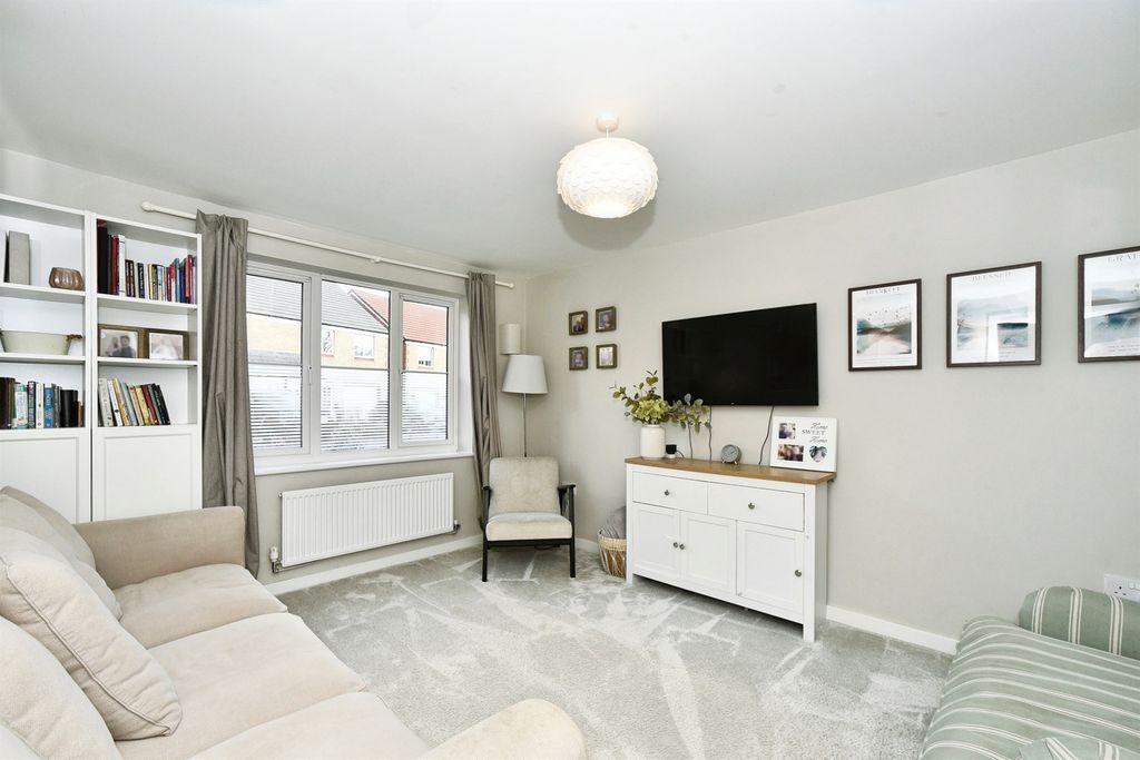 Property photo 2 of 20