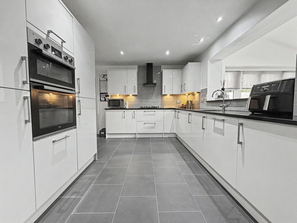 Property photo 2 of 22