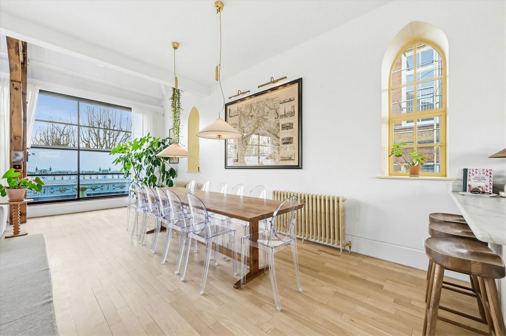 Property photo 3 of 19 Image