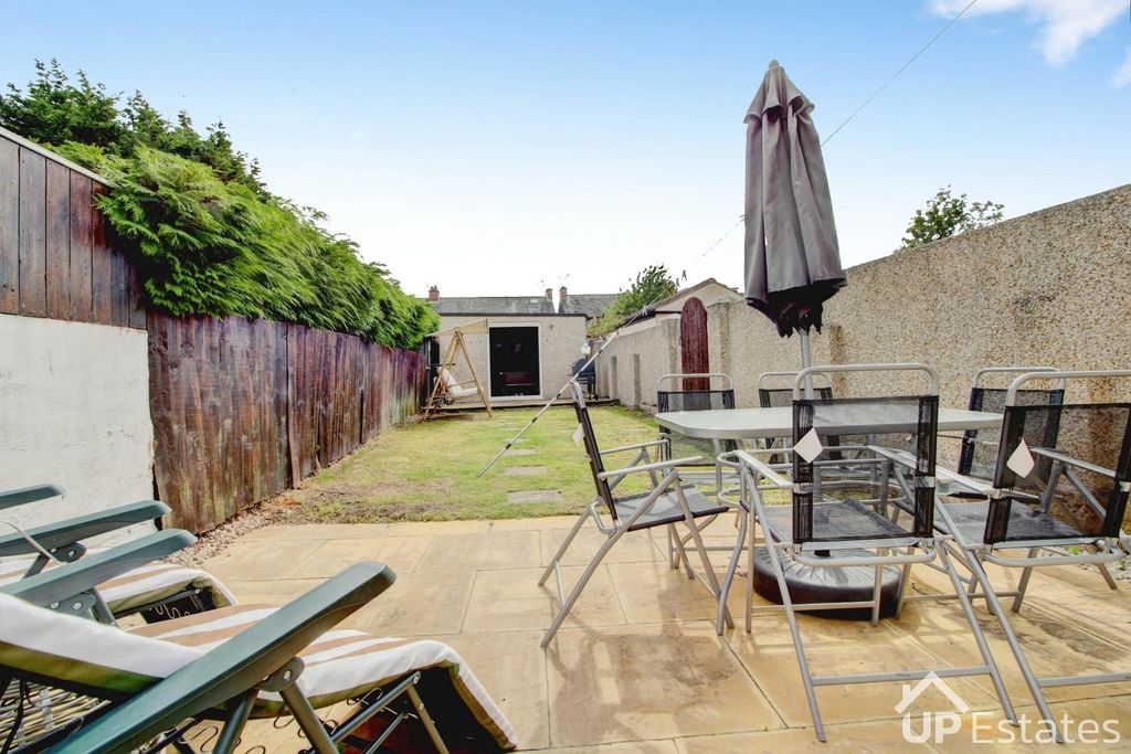 Property photo 2 of 16
