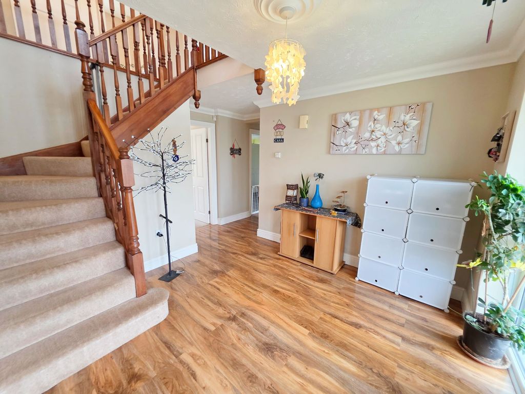 Property photo 2 of 31