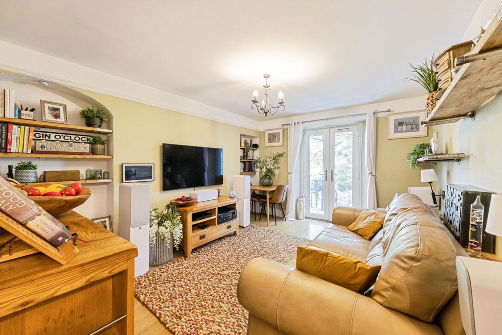 Property photo 2 of 12 Pbox-Img.Jpg