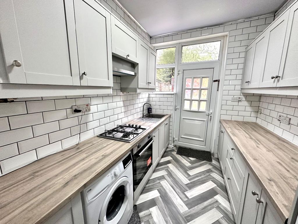 Property photo 3 of 21 Kitchen